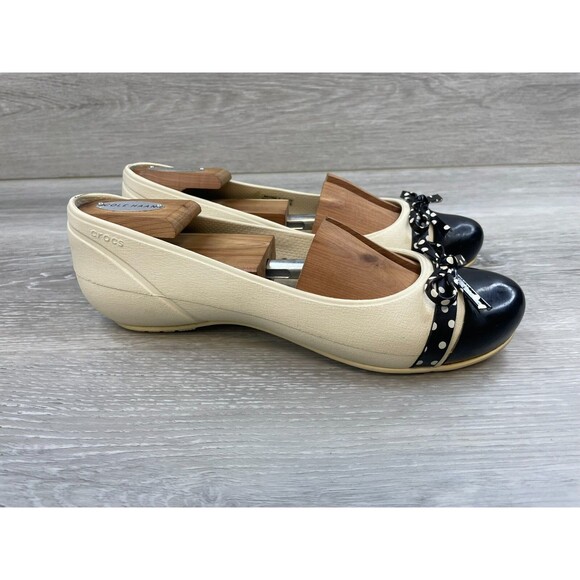 Crocs Shoes - Crocs Women's Ballet Flats 8 Cap Toe Bow Slip On Comfort Cream Shoes